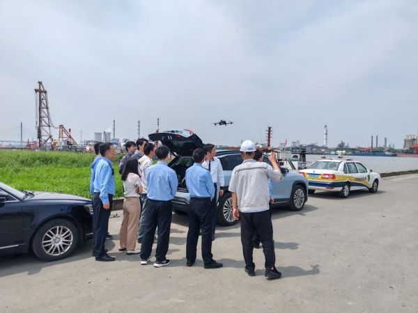 0618_135705985_602.jpg 看见不可见,抵达不能达——闵行区运用“空中哨兵”延伸监管应用场景.jpg