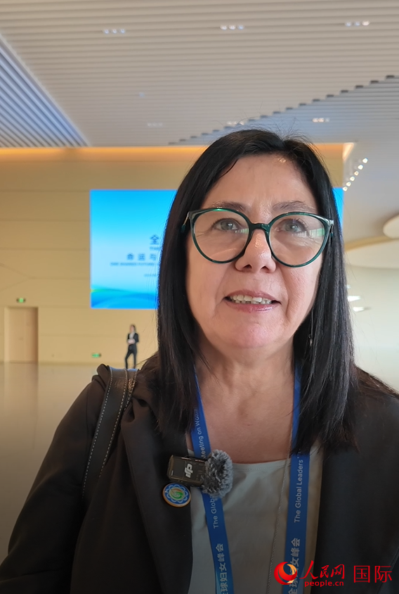 10月13日，智利妇女和性别平等部副部长克劳迪娅·多奈雷在北京国家会议中心接受人民网记者专访。人民网记者 周雨摄