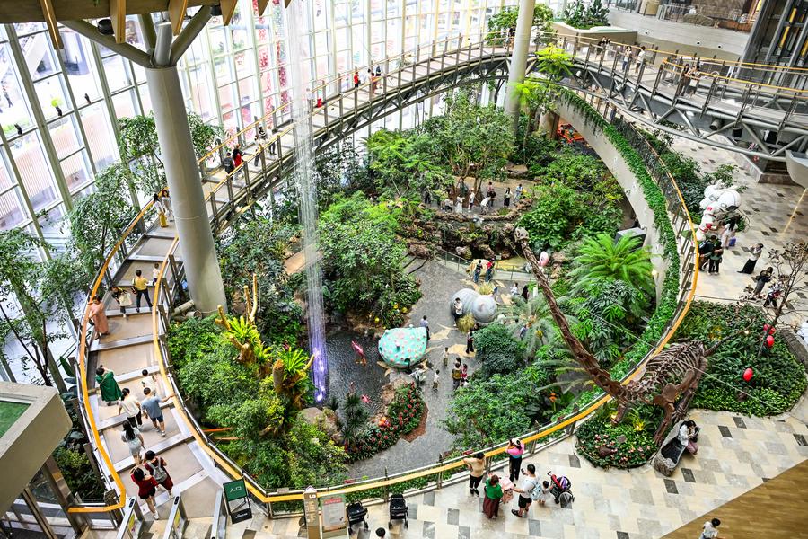 Customers visit a shopping mall in Liangjiang New Area, southwest China s Chongqing Municipality, June 7, 2025. (Xinhua/Wang Quanchao)