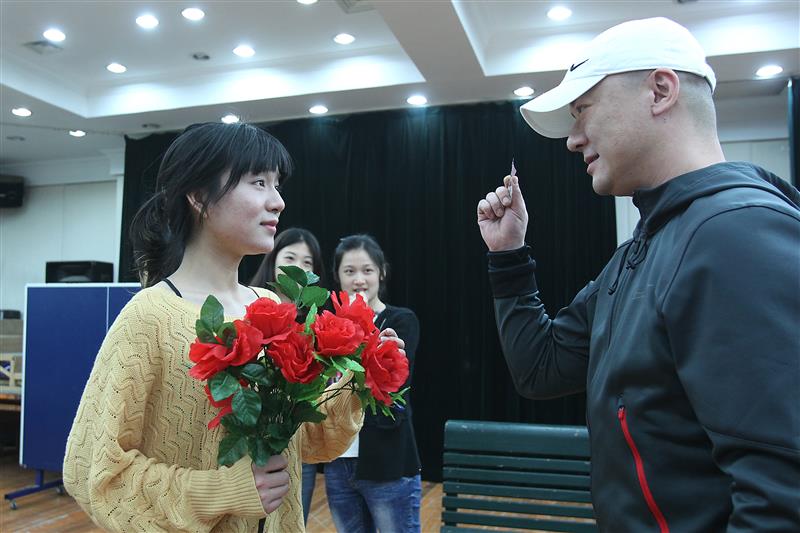 沪剧《魂断蓝桥》加紧排演