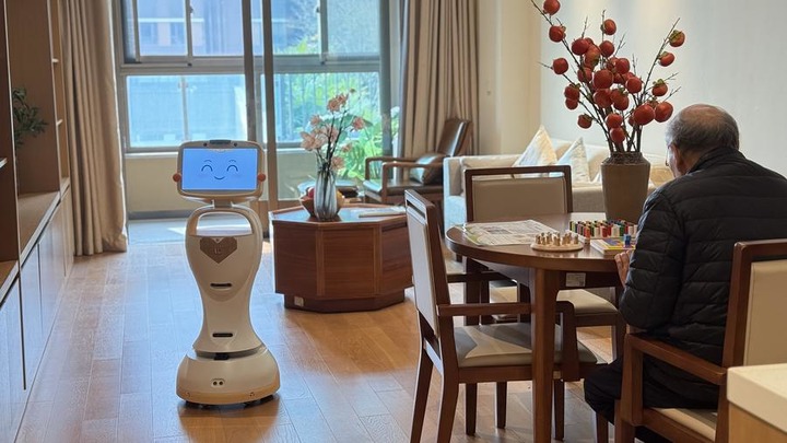 This undated photo provided by the interviewee shows an elderly-care robot working at the Pacific Care Home in Chengdu, southwest China s Sichuan Province. (Xinhua) This undated photo provided by the interviewee shows an elderly-care robot working at the Pacific Care Home in Chengdu, southwest China s Sichuan Province. (Xinhua)